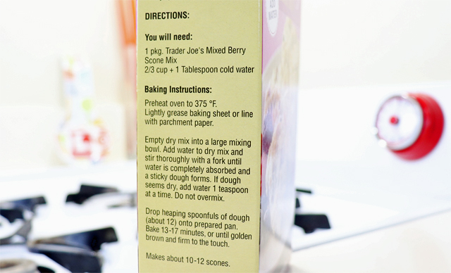 Trader Joe's(トレーダージョーズ)のミックスド・ベリー・スコーンの作り方 4